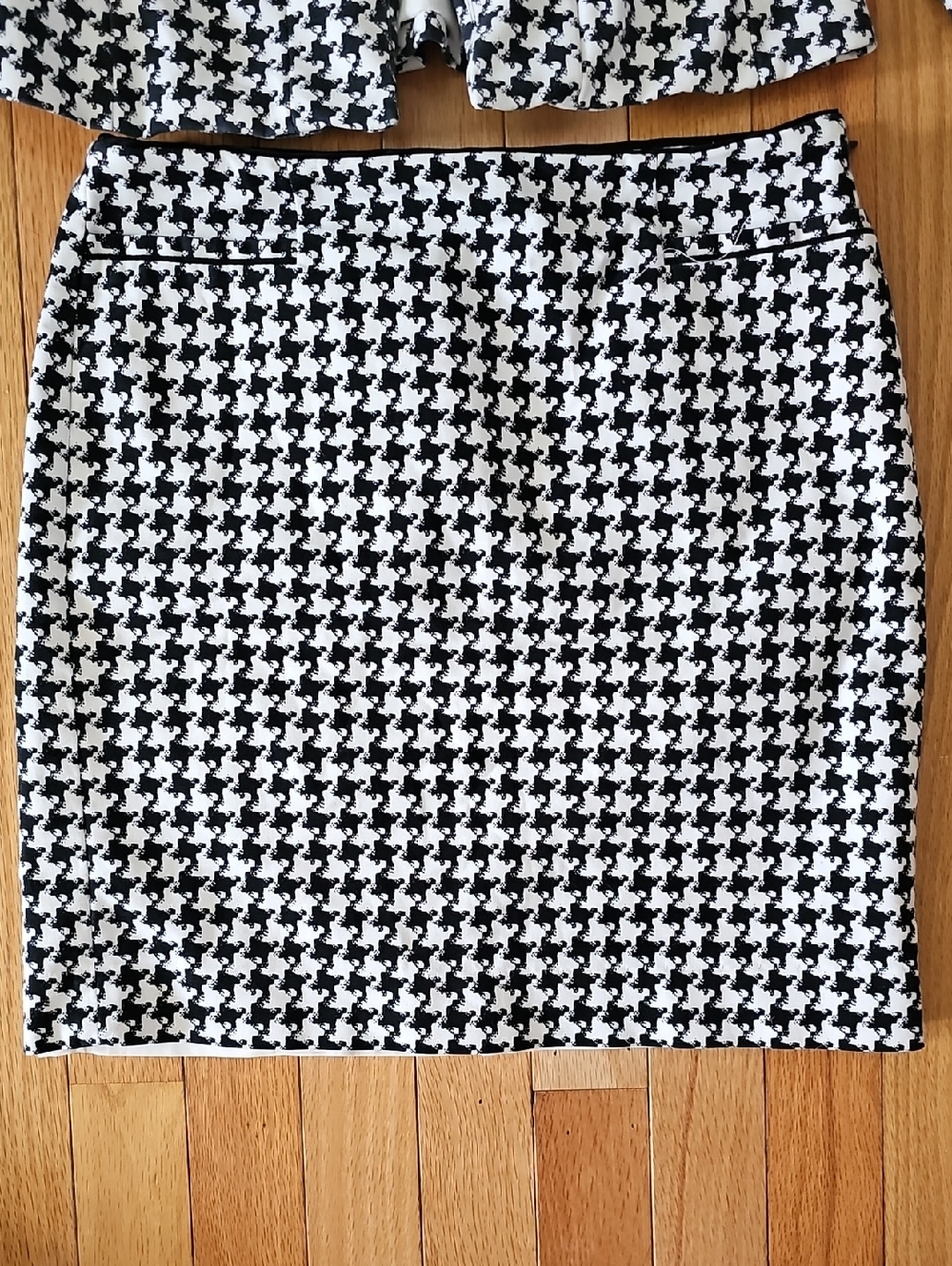 White House Black Market Black and White Houndstooth Suit Skirt - Picture 5 of 11